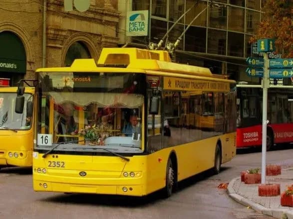Електротранспорту у Києві стає менше і працює він без розрахунків — експерт звинуватив мерію