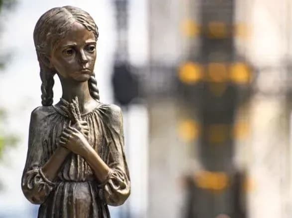 Відреставровану "Дівчинку з колосками" повернули до Музею Голодомору