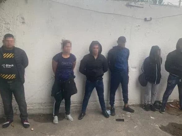 Групу кишенькових злодіїв затримали при спробі підкупити начальника поліції