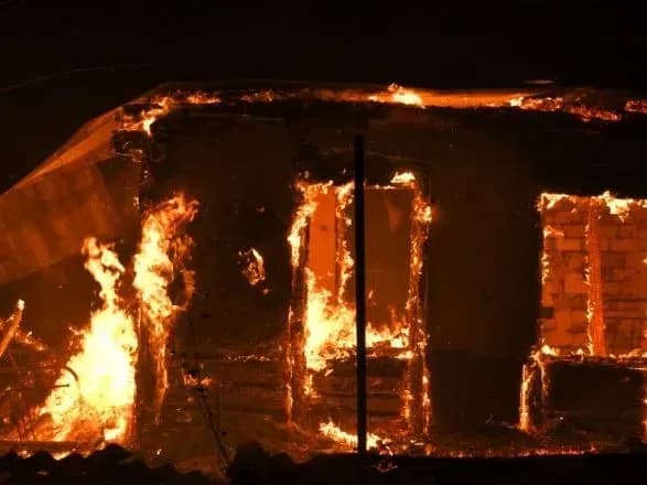 Пожежі на Луганщині: досі не погашено 64 загорання, пошкоджено 250 будівель