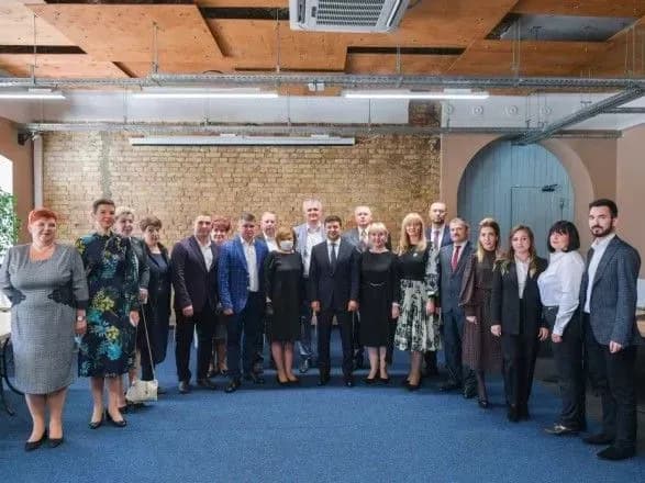 Зеленський про страхування освітян у час пандемії: треба подумати