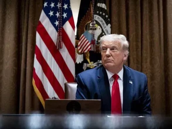 Спалах COVID-19 серед Трампа та його соратників у США міг статися після заходу у Білому домі