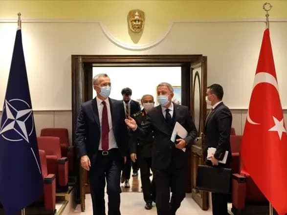 Генсек НАТО обговорив з міністром оборони Туреччини стосунки з Грецією