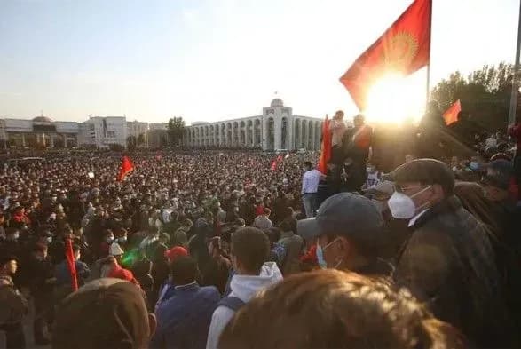 У Бішкеку госпіталізували 16 людей