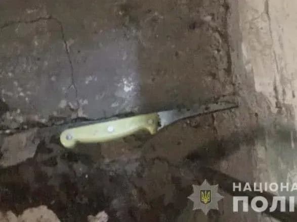 У Кривому Розі чоловік вбив знайомого та поранив ножем його матір