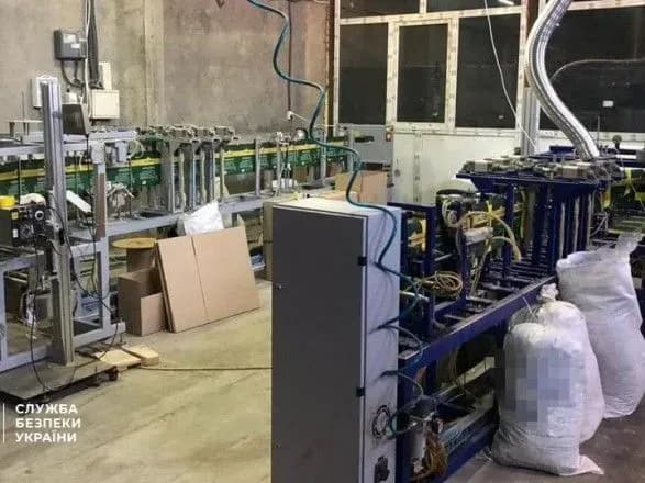 Сеть цехов по производству продуктов сбывала фальсификат на оккупированном Донбассе