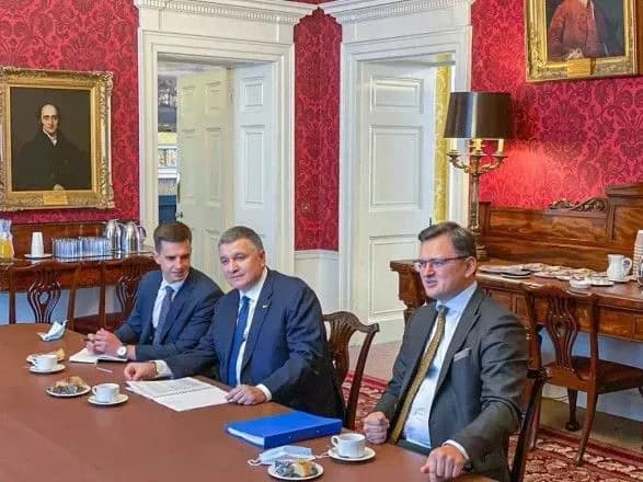 Украина и Великобритания разработают совместный план противодействия российской гибридной войне - Аваков