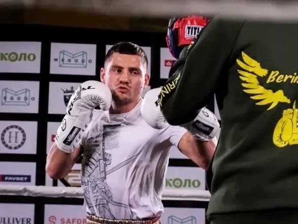 Боксер Берінчик зламав ребра спаринг-партнеру перед захистом титулу