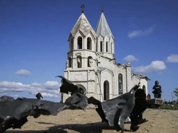 Ситуація у Карабасі: Вірменія повідомила, що Азербайджан обстріляв собор Казанчецоц