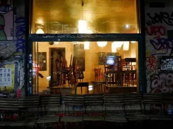 В Берлине из-за COVID-19 усиливают карантин: запрещают ночную жизнь