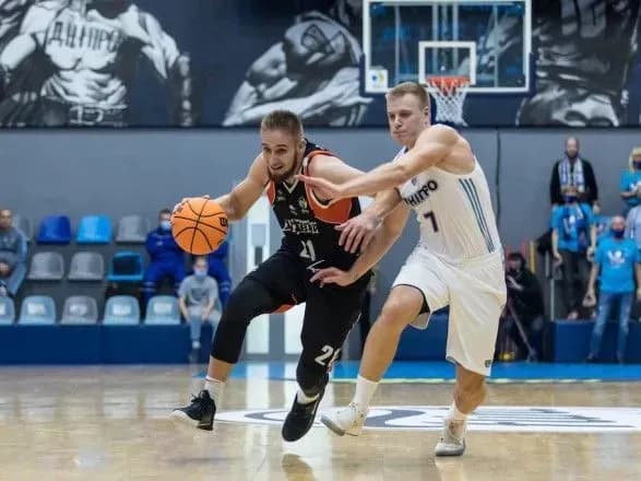 "Дніпро" з перемоги розпочав захист чемпіонського титулу Суперліги
