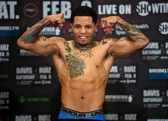 Чемпіон світу з боксу готовий заразитися коронавірусом задля проведення бою