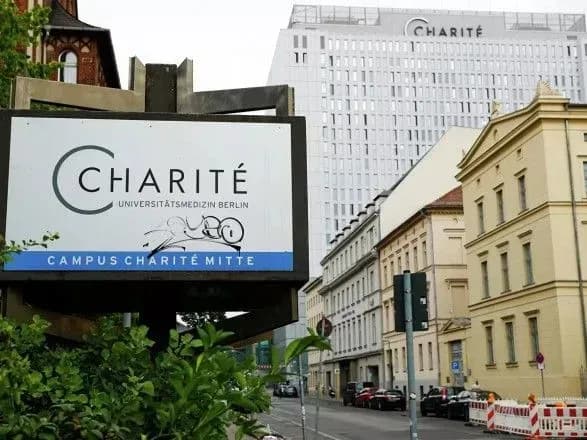 Навальный рассказал, кто оплатил его лечение в “Шарите” и чартер из России в Германию