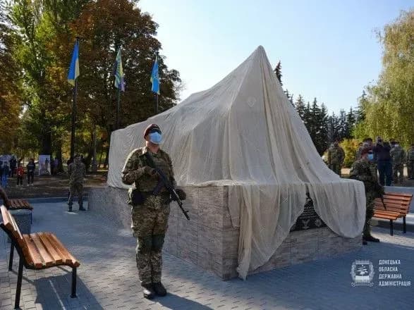 У Краматорську відкрили пам’ятний знак “Символ військової звитяги БМД-1”