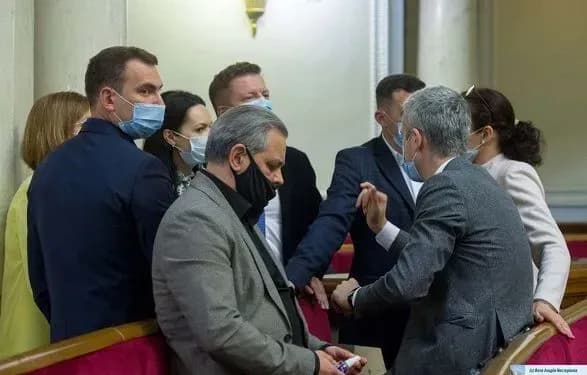 У Раді з початку пандемії коронавірусом інфікувалися вже 60 нардепів - Разумков