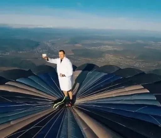 З кавою на вершині повітряної кулі: відео українця підкорило мережу