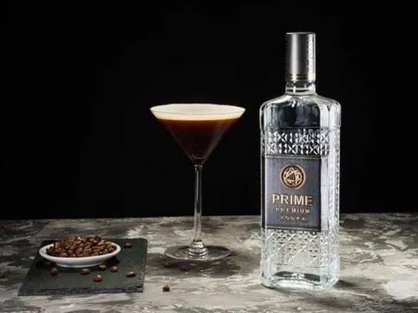 Коли попереду вся п'ятнична ніч: підбадьорливі кавово-горілчані коктейлі від профі