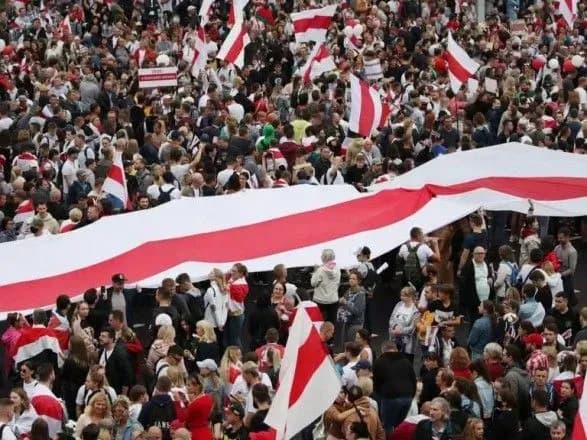 Посольство США в Білорусі рекомендувало американцям уникати протестів