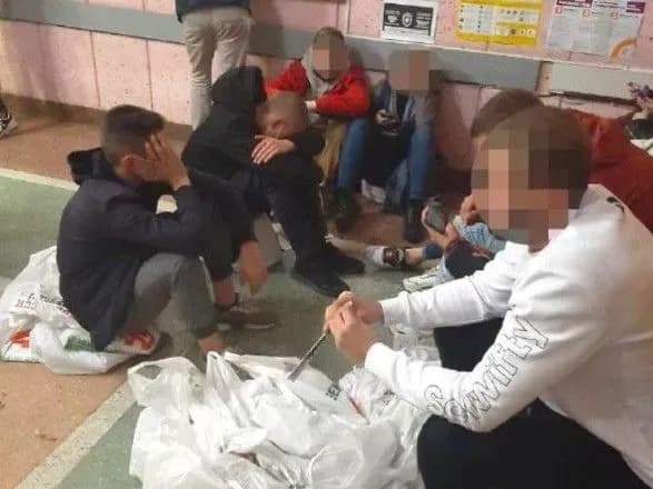 В Ровно разоблачили 56 "гастролеров" из Киева, которые раздавали агитматериалы с признаками "черного пиара"