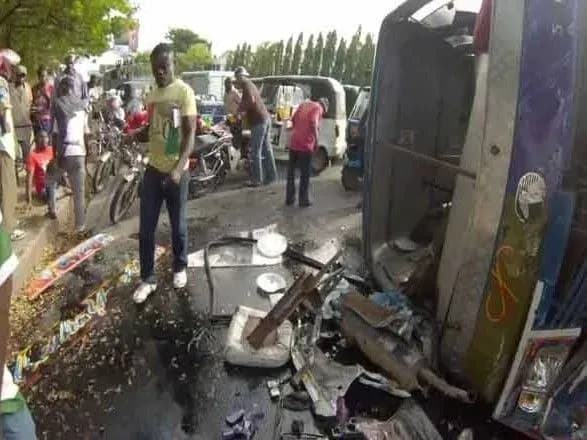 В ДТП з автобусом у Танзанії загинули 13 людей