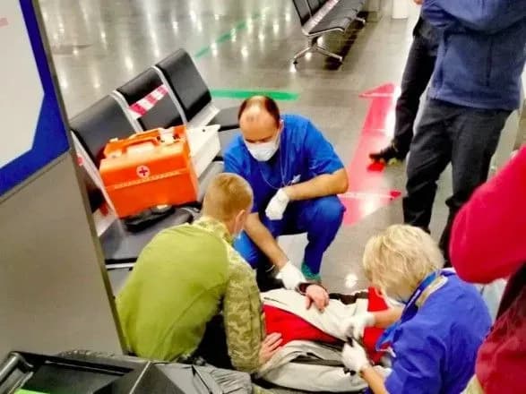 В "Борисполе" у мужчины случился приступ эпилепсии