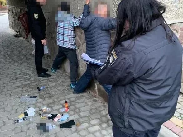 На Прикарпатті ліквідували канал постачання наркотиків ув’язненим