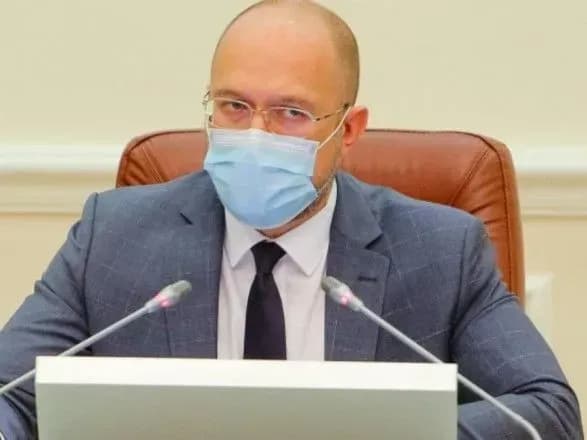 Кабмін зняв введені через пандемію обмеження на виплати чиновникам