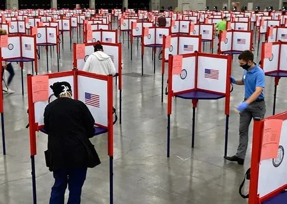 Понад 70 млн американців вже вибрали президента