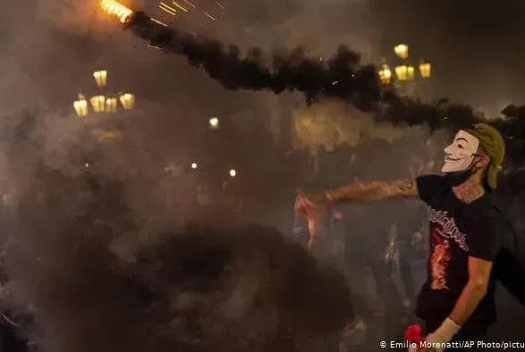 COVID-протести у Барселоні завершилися сутичками з поліцією