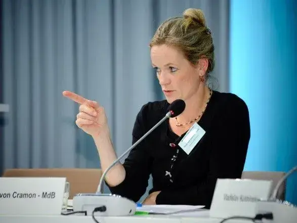 Євродепутат заявила, що в рішенні КСУ відчувається вплив олігархів та Кремля