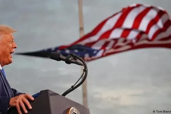 Трамп высмеял сообщения о вмешательстве России в выборы в США