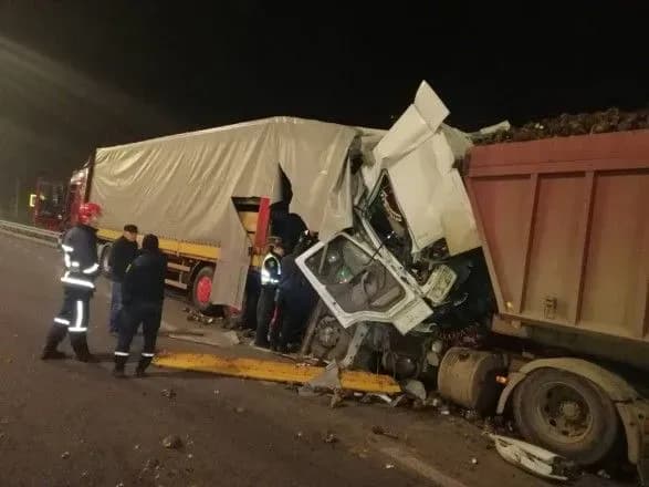 На Хмельниччині зіткнулися дві вантажівки