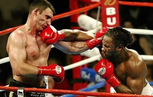 Бій Кличка із Льюїсом увійшов до числа “найбільш кровавих” в історії боксу