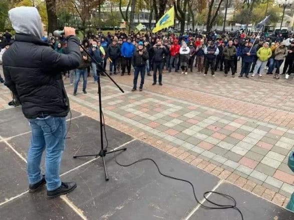 Євробляхери зібралися під ВР: вулиця Грушевського перекрита