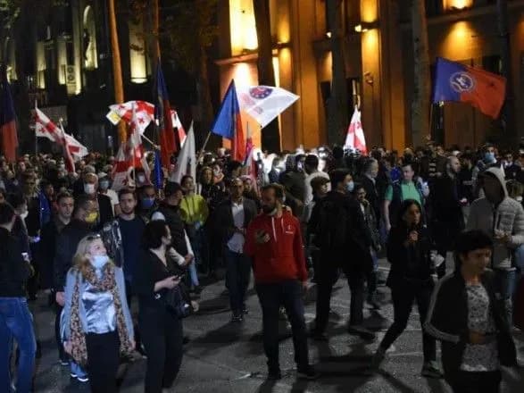 У Тбілісі під час акції протесту біля резиденції Іванішвілі сталася стрілянина