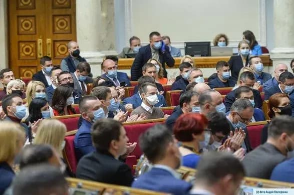 В Раде таки хотят штрафовать нардепов без масок: разрабатывают механизм