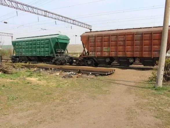 Службовця Укрзалізниці підозрюють у нестачі колій на майже мільйон гривень