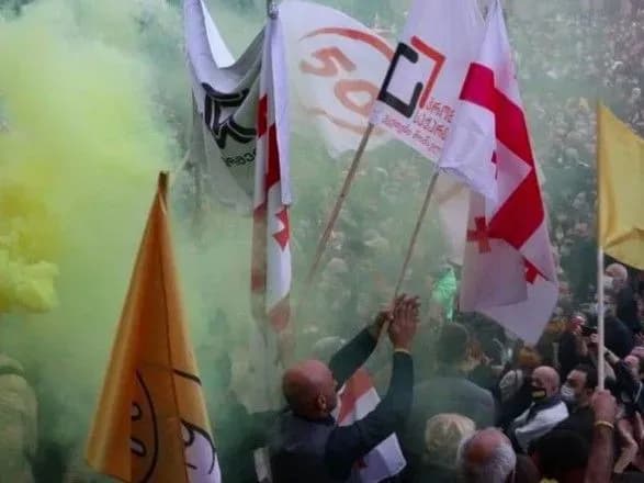 У Грузії опозиція проводить масові протести через результати парламентських виборів