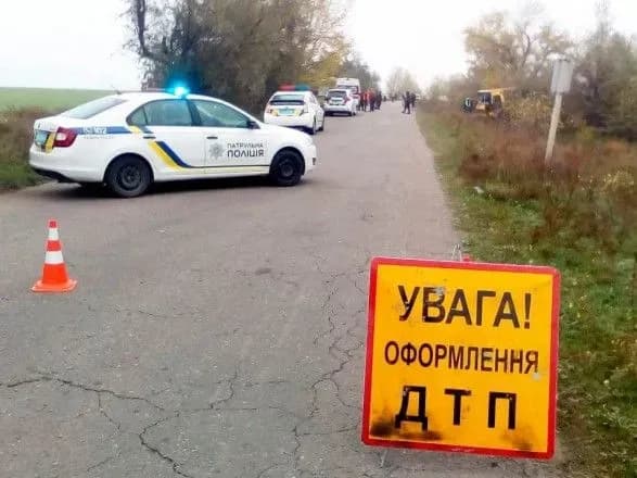 На Херсонщині рейсовий автобус перекинувся в кювет, є загиблі