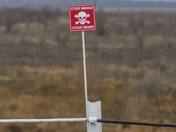 Кладовища та електромережі: Україна у ТКГ наполягає на початку гуманітарного розмінування