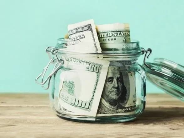 НБУ: долларизация депозитов украинцев выросла из-за падения гривны