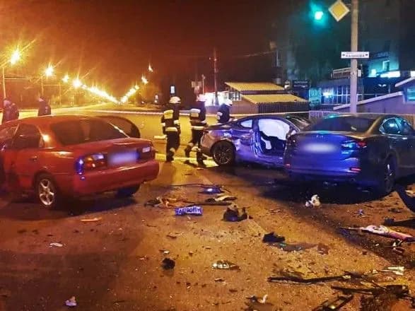 Ночная ДТП в Днепре: столкнулись пять автомобилей, есть погибший и раненые