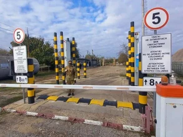 На кордоні з Молдовою відновили роботу два пункти пропуску