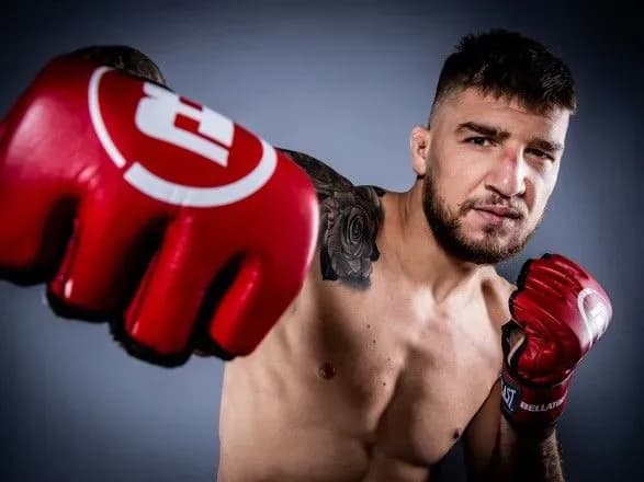 Українець вийшов тріумфатором із бою непереможних бійців у США