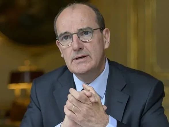 Франція готується "жити з COVID-19" до літа 2021 року