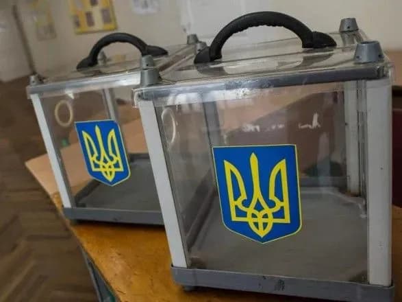 Вибори мерів міст: в ОПОРІ фіксують порушення таємниці голосування та незаконну видачу бюлетенів