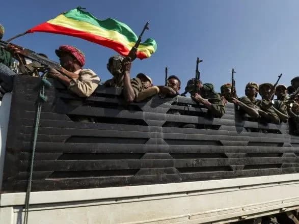 Урядові сили Ефіопії перейшли до оточення столиці штату, де стався заколот проти центральної влади