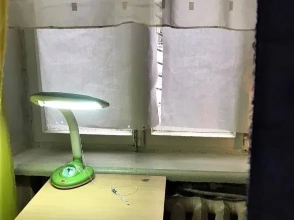 У Дніпрі кабінку для голосування зробили поруч з вікном