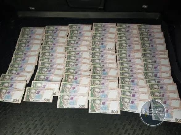 На Донеччині голову селищної ради викрили на хабарі в 100 тис. гривень