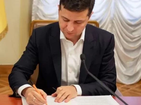 Президент подписал закон о финансировании лекарств и реабилитации во время карантина за счет соцстраха